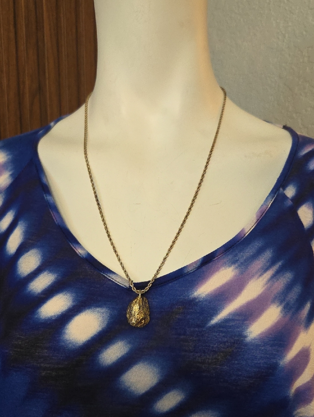 Gold-Textured Teardrop Pendant Necklace - Women's 925 Danecraft